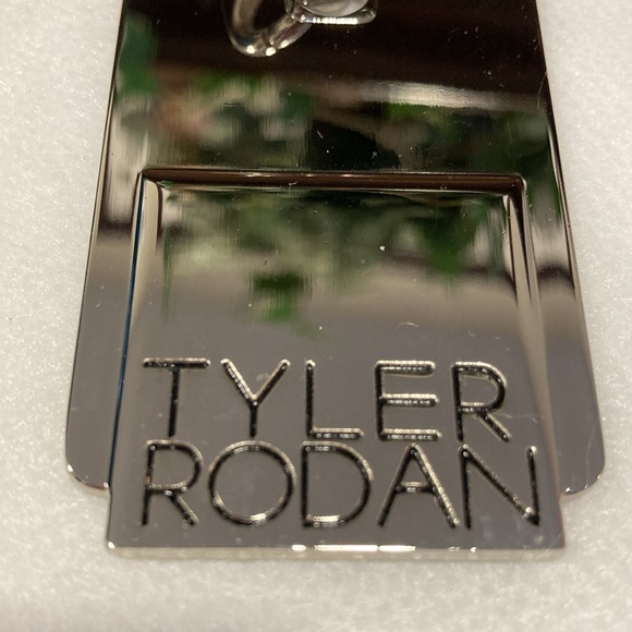 NWOT - TYLER RODAN Engraved Silvertone Mirrored Charm, Keyring & Lever Back Claw - Picture 3 of 6